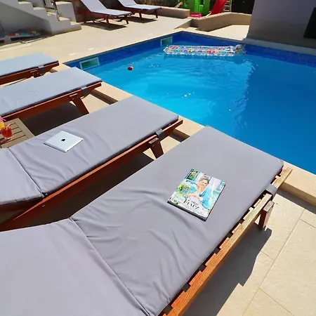 Lavanda Korcula - Five Bedroom With Pool And Sea View דירה *