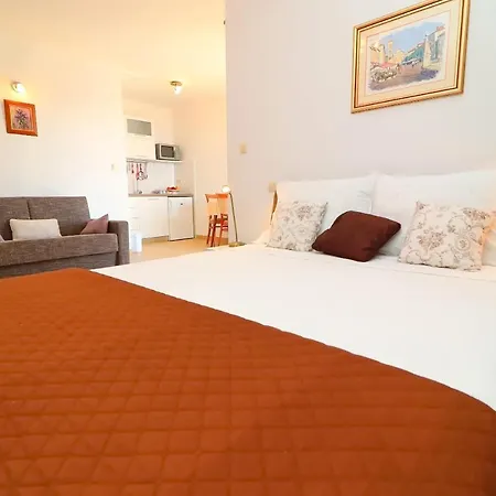 Lavanda Korcula - Five Bedroom With Pool And Sea View דירה ברנה